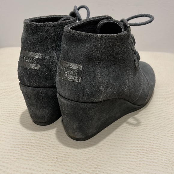 Toms Grey Suede Lace-Up Wedge Heel Ankle Booties - Picture 8 of 12